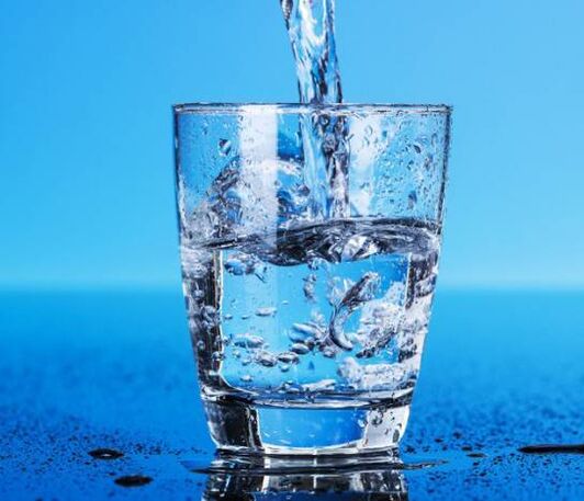 Beber água é a principal regra para perder peso em uma semana